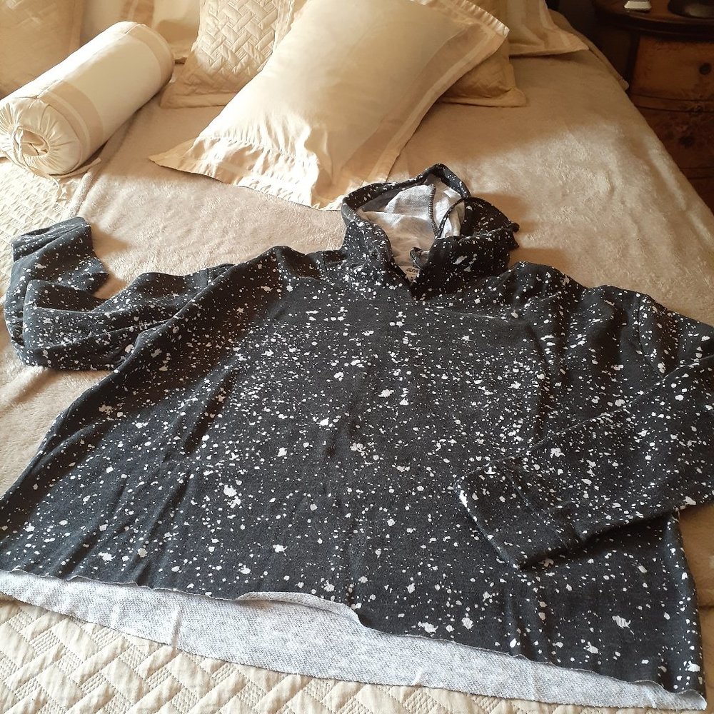 3 for $20 💜 ARDENE SNOWFLAKE hoodie